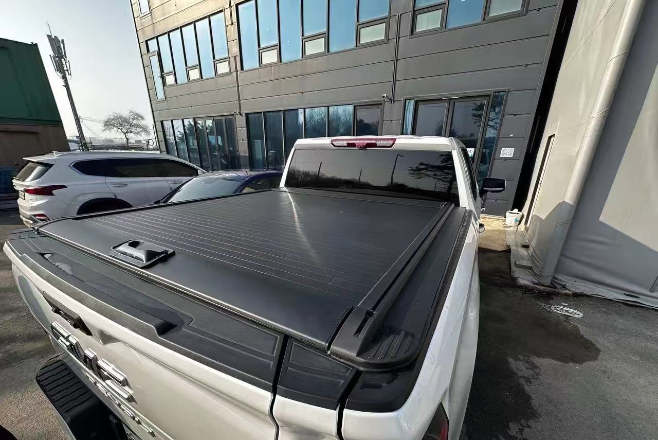 RETRACTABLE TONNEAU COVER