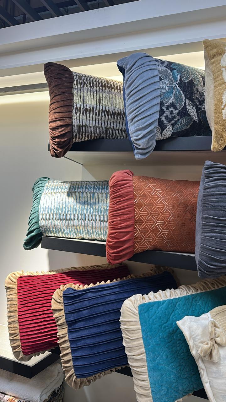 THROW PILLOW