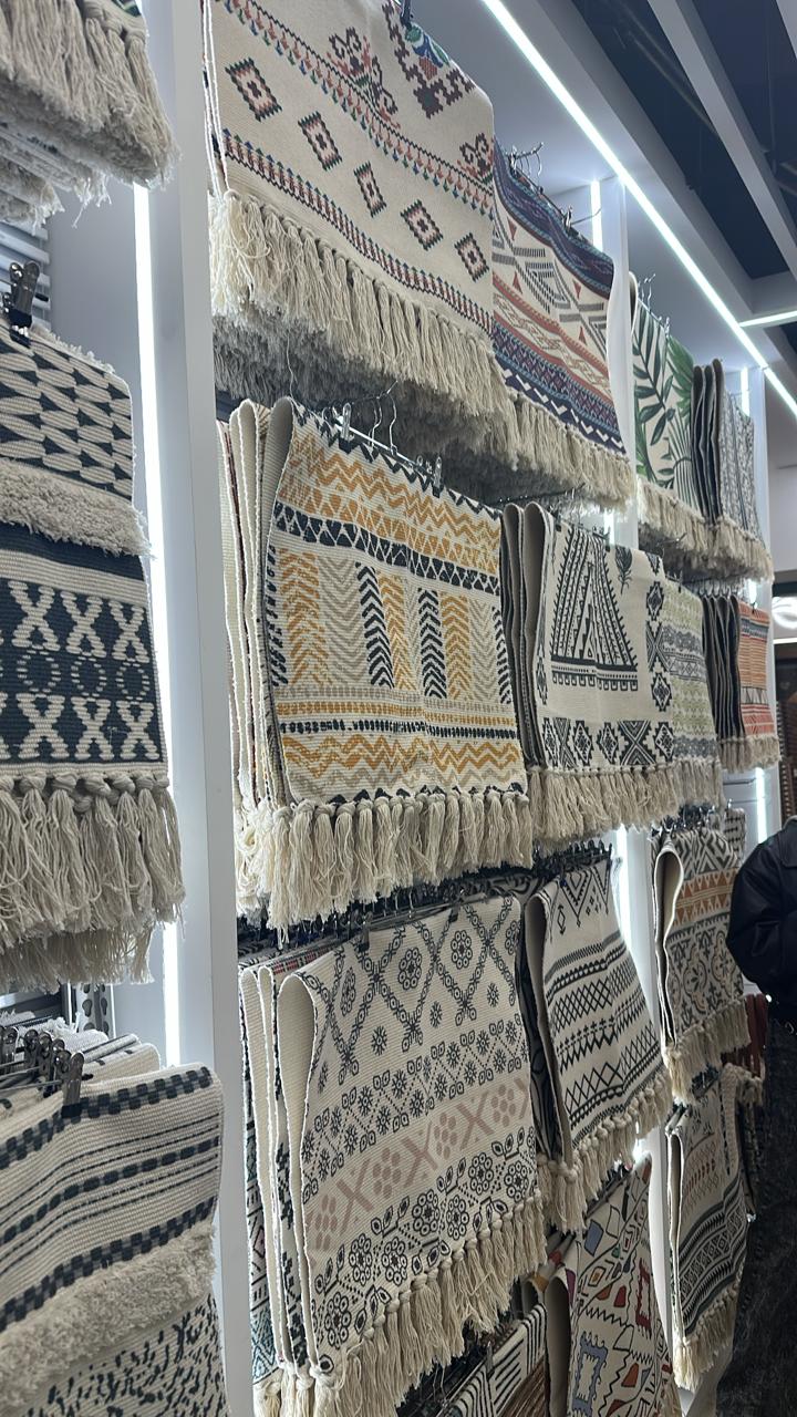 RUGS