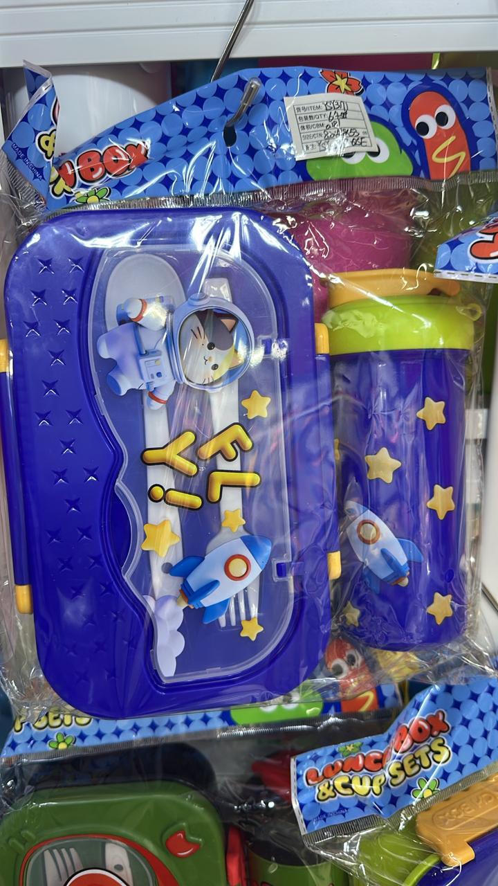 FOOD CONTAINER AND WATER BOTTLE