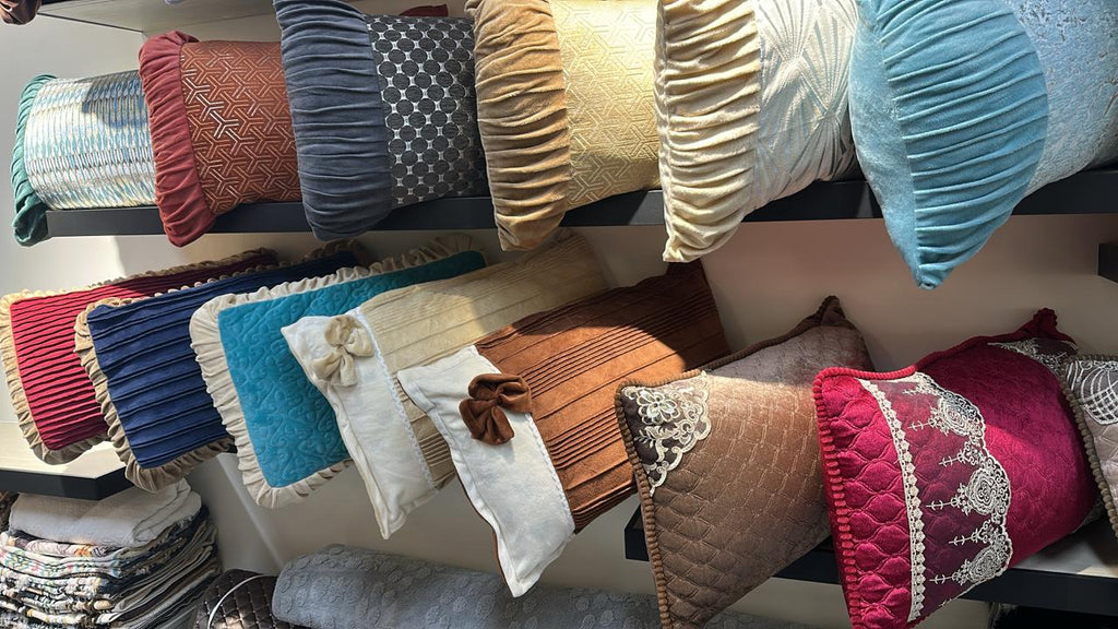 THROW PILLOW