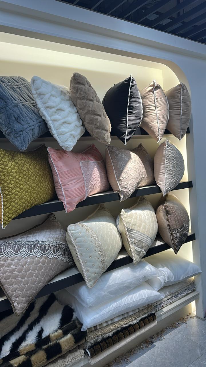THROW PILLOW
