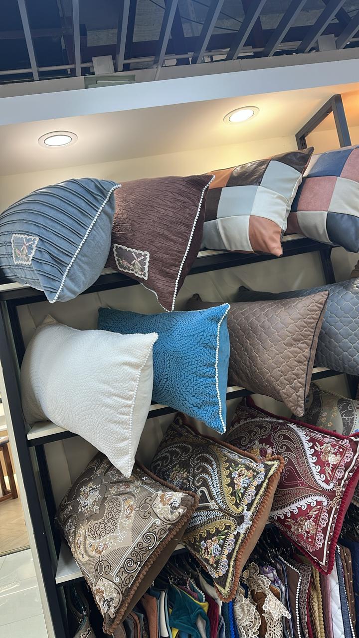THROW PILLOW